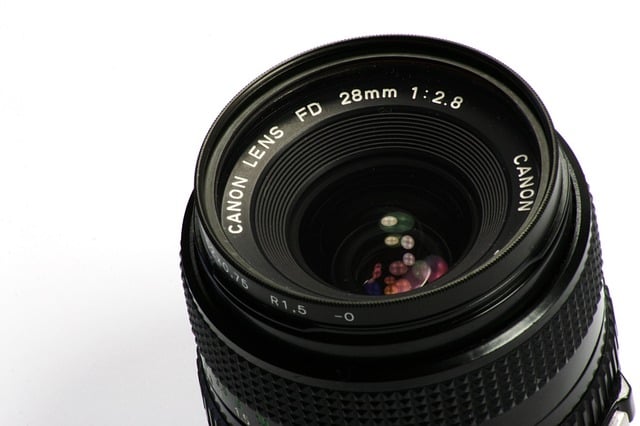 lens-515480_640.jpg